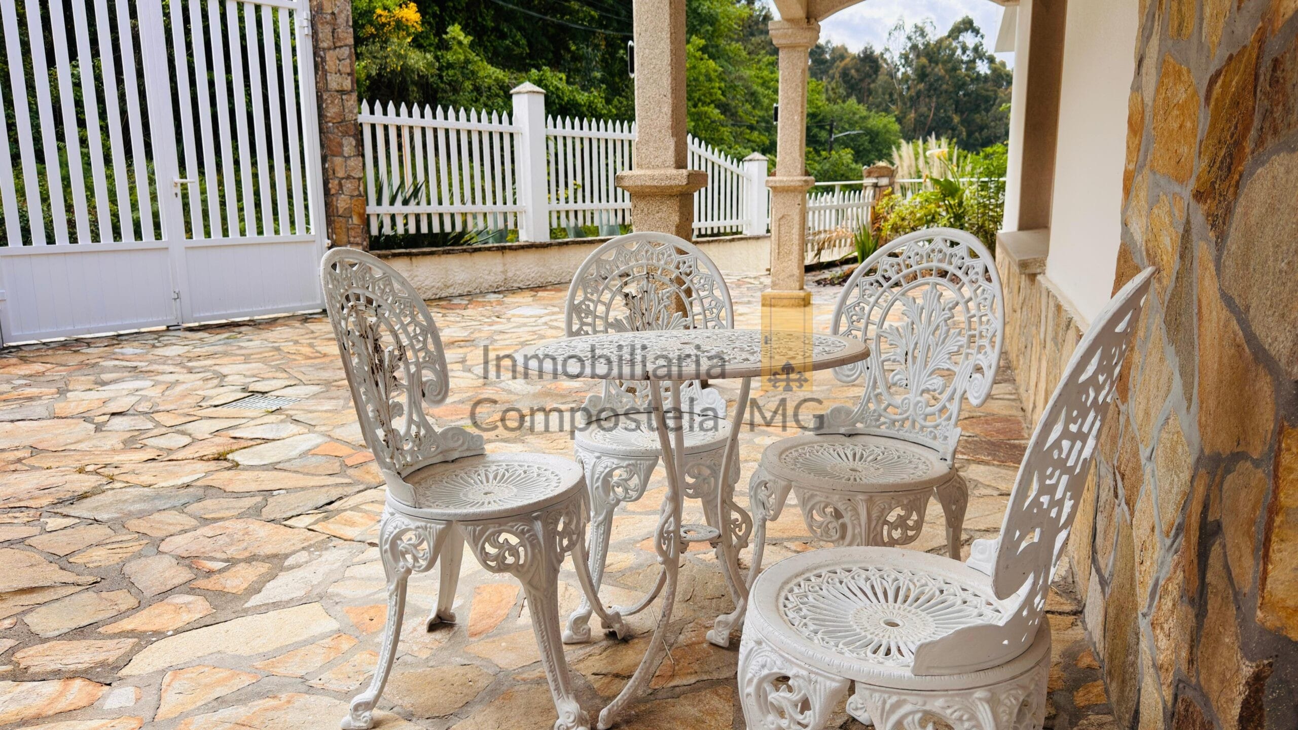 Casa Chalet independiente en venta en Calle do Romaño (32)