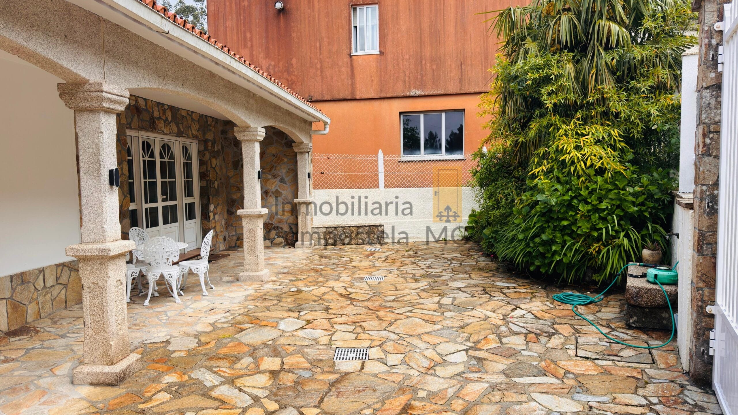 Casa Chalet independiente en venta en Calle do Romaño (36)