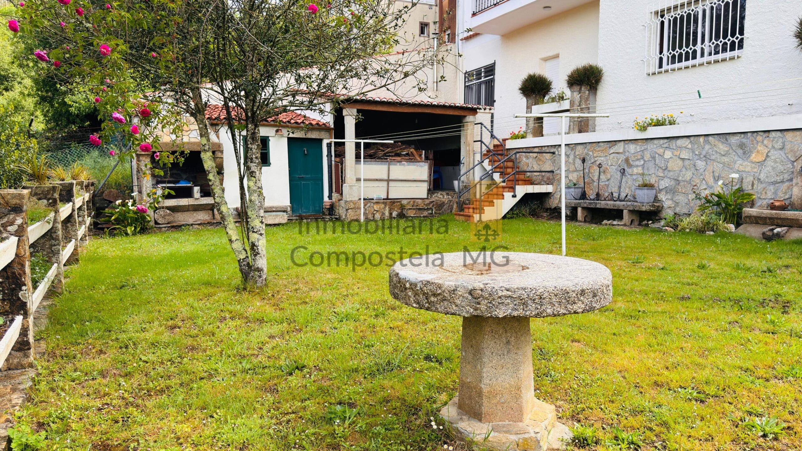 Casa Chalet independiente en venta en Calle do Romaño (42)